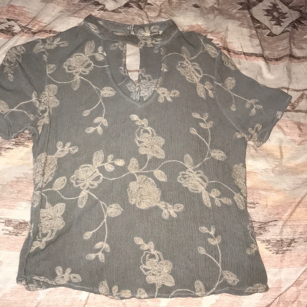 Embroidered blouse by “gimmicks”